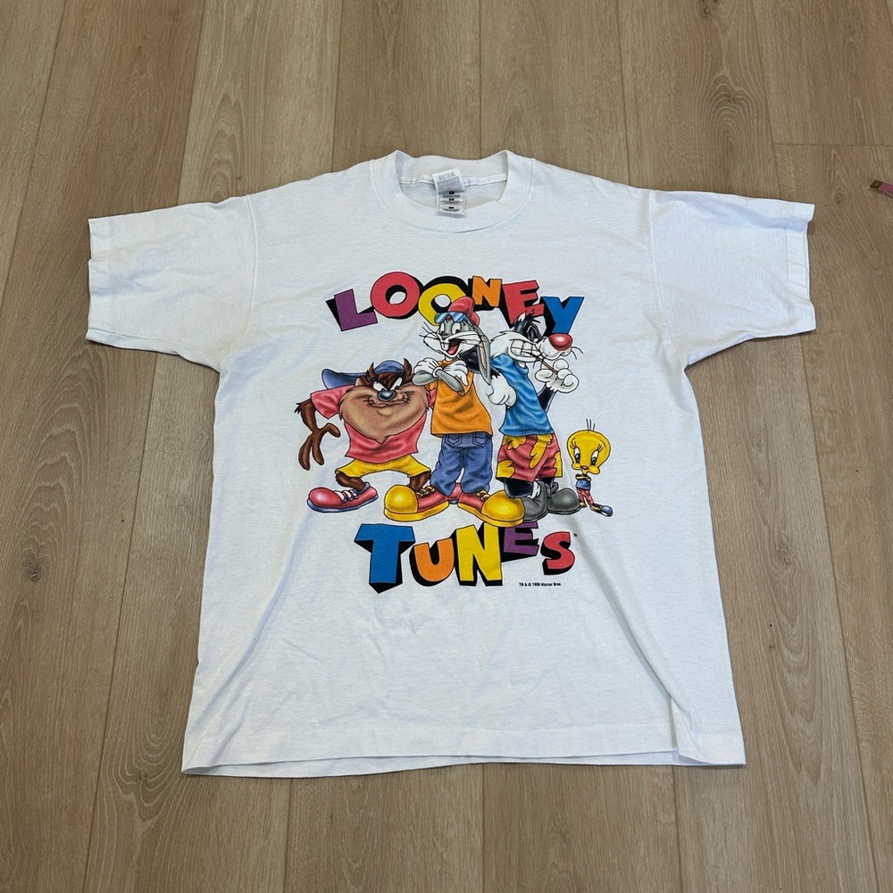Vintage 90s looney tunes tee L
